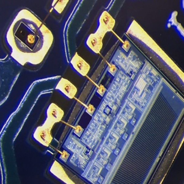 èˉ′???: Magnification of PCB Showing Black Pad